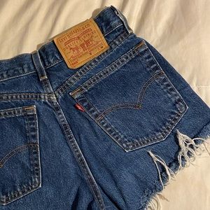 Vintage Levi’s 560 Loose Fit Denim Shorts | 8